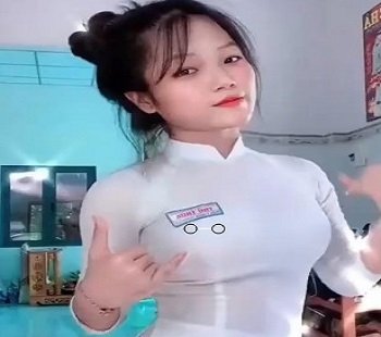 Địt em gái THPT lồn múp lên đỉnh